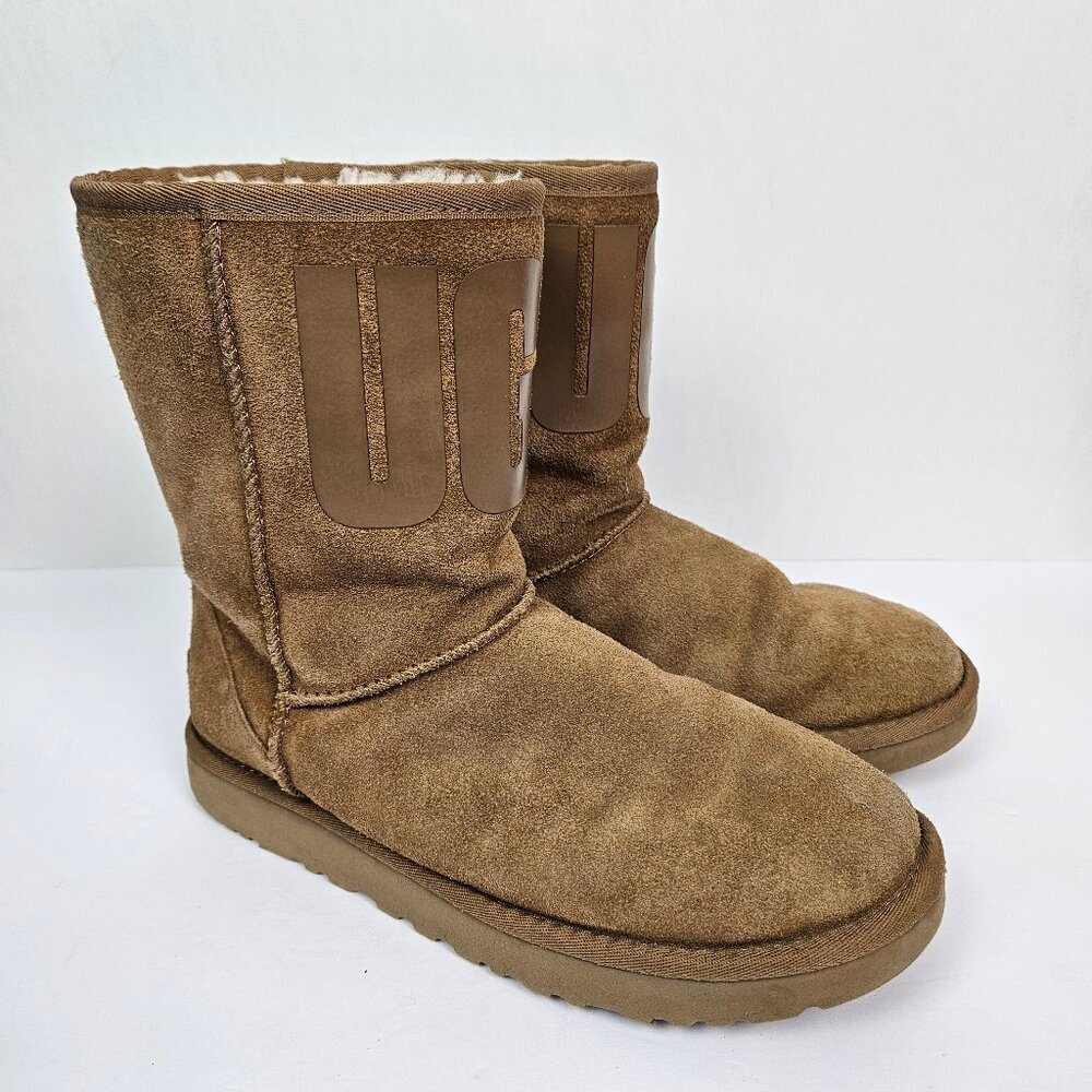 UGG Classic Short Rubber Logo Pull On Chestnut Suede Boot 1108230 - Picture 2 of 13